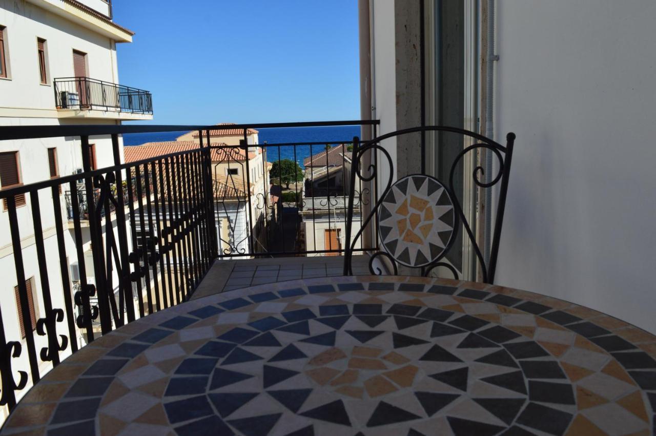 Emerella Guest House Siderno Beach ภายนอก รูปภาพ